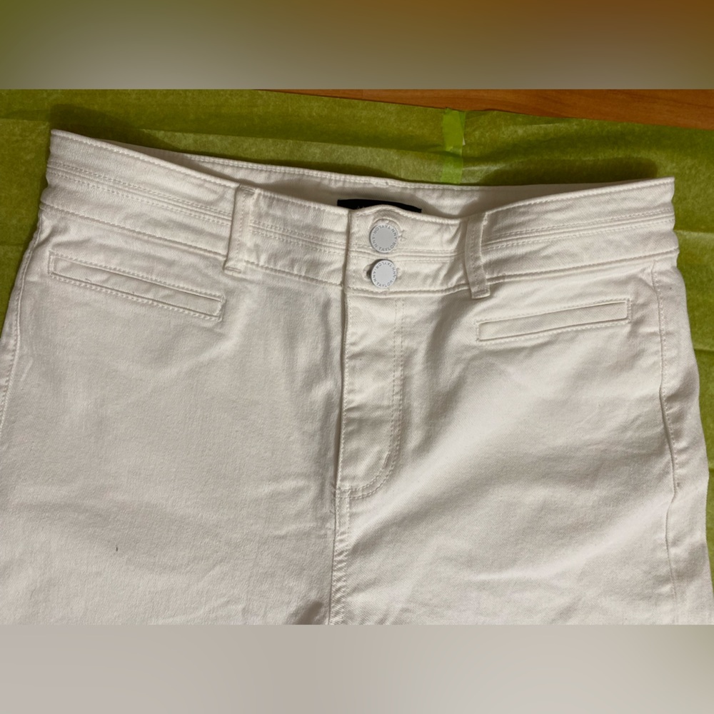 Shorts - Picture 3 of 8